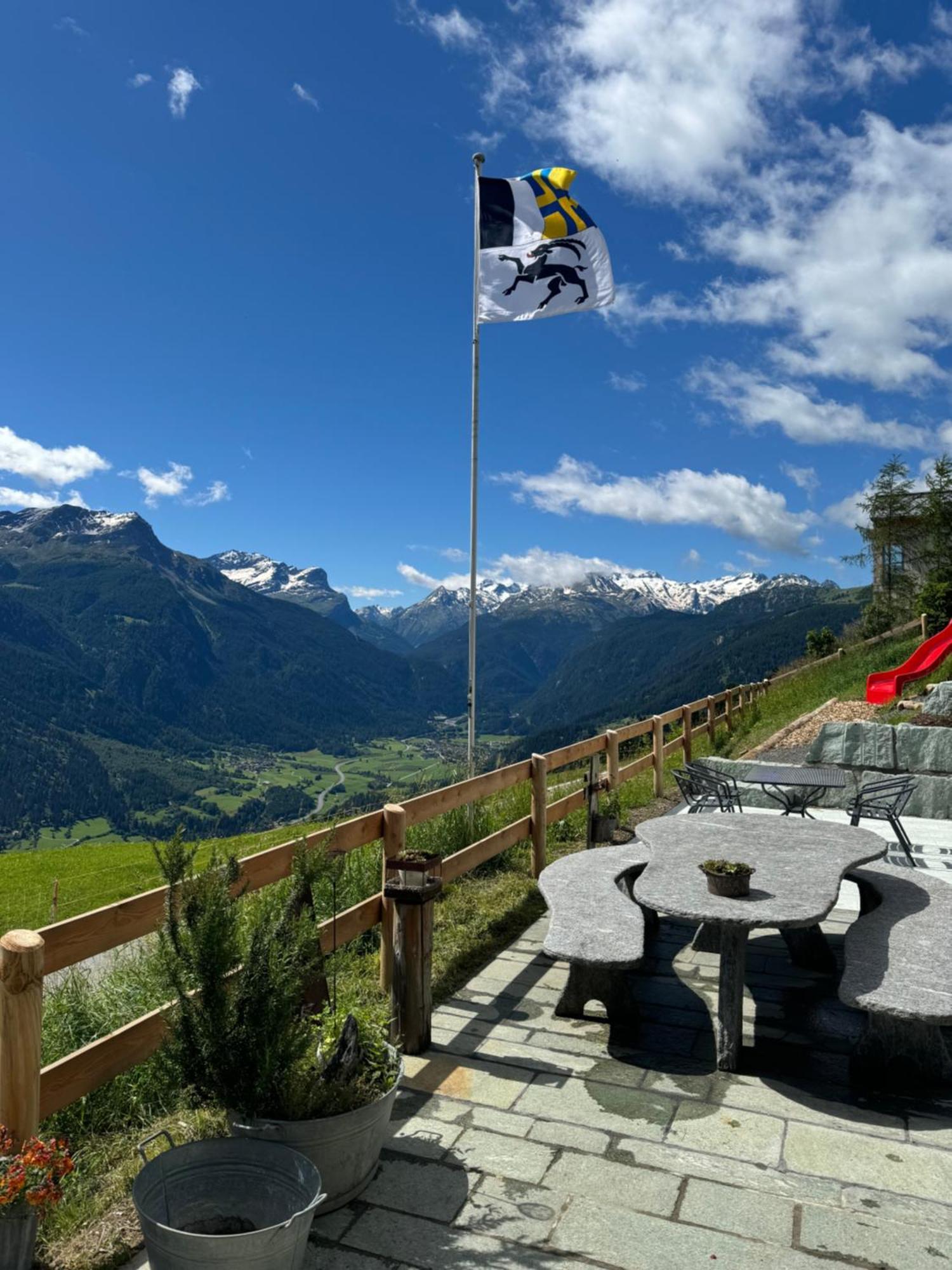 Ustreia Orta Bed & Breakfast Lohn Exterior photo