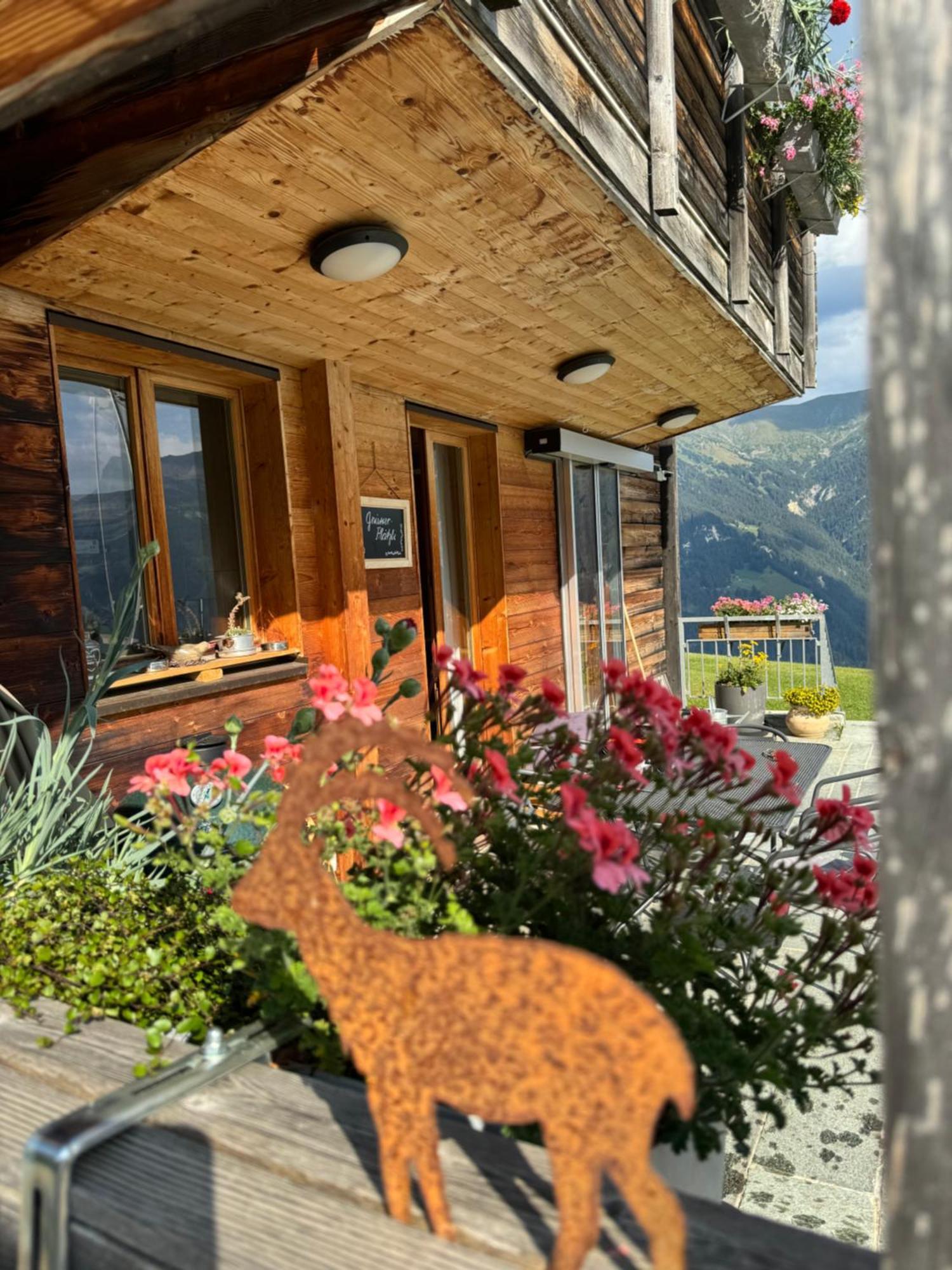Ustreia Orta Bed & Breakfast Lohn Exterior photo